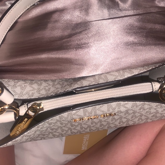 Never used MICHEAL KORS!!🤍 - Picture 8 of 8